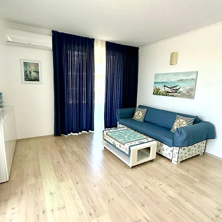 Spacious Crystal Apartment *