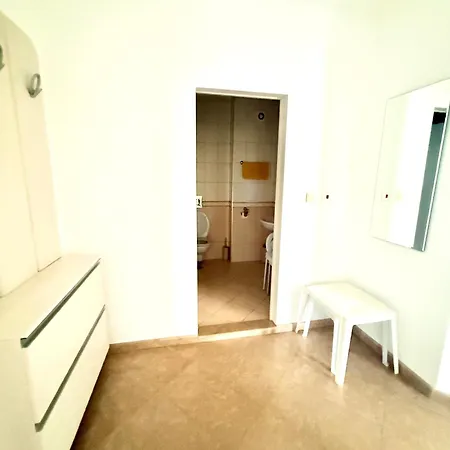Spacious Crystal Apartment